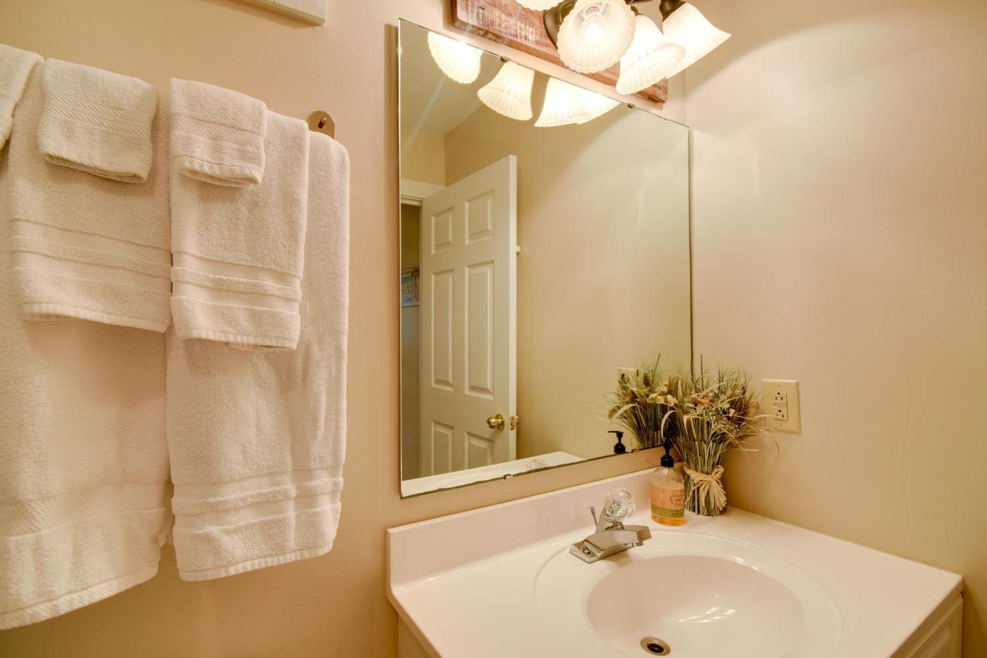 Ocean Isle Apartment With Balcony, 1 Mi To Beach! Ocean Isle Beach Buitenkant foto