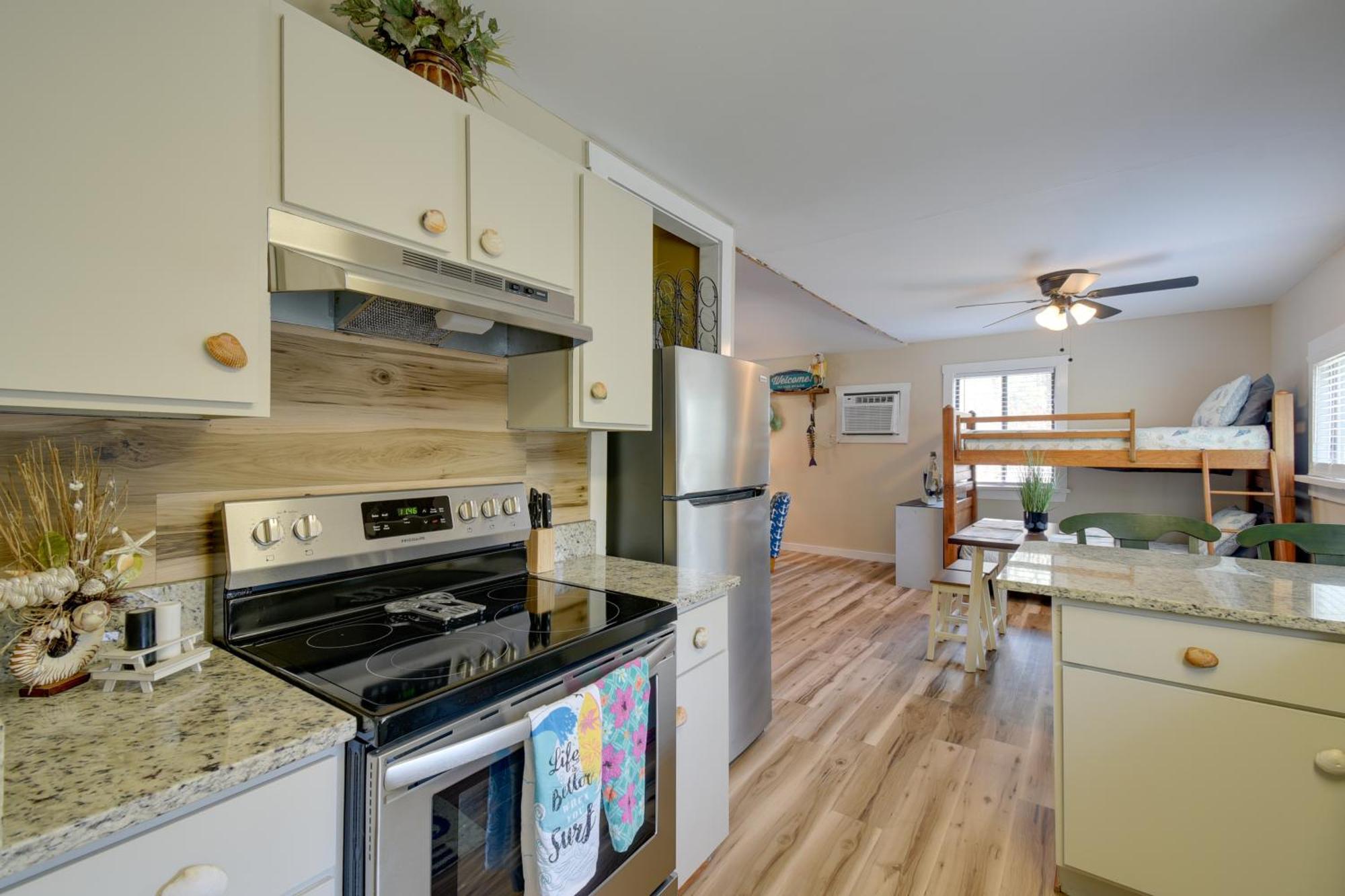 Ocean Isle Apartment With Balcony, 1 Mi To Beach! Ocean Isle Beach Buitenkant foto